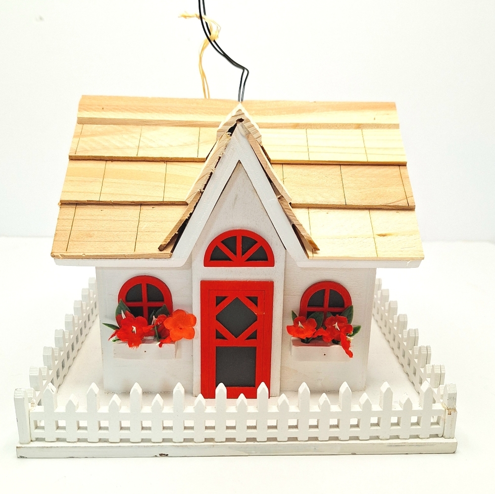 Birdhouse or birdfeeder